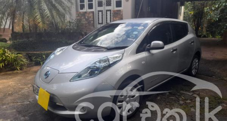 NISSAN LEAF AZEO 2013
