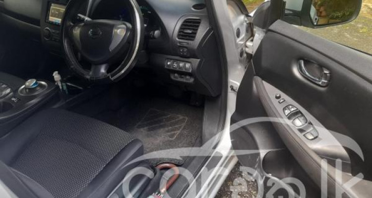 NISSAN LEAF AZEO 2013