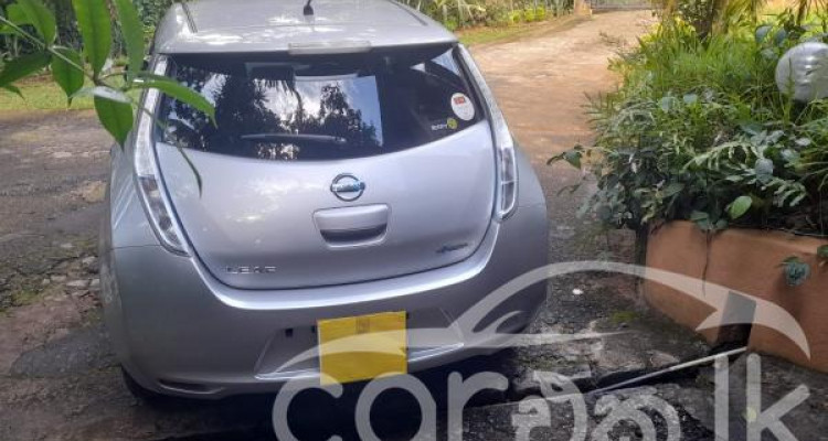NISSAN LEAF AZEO 2013