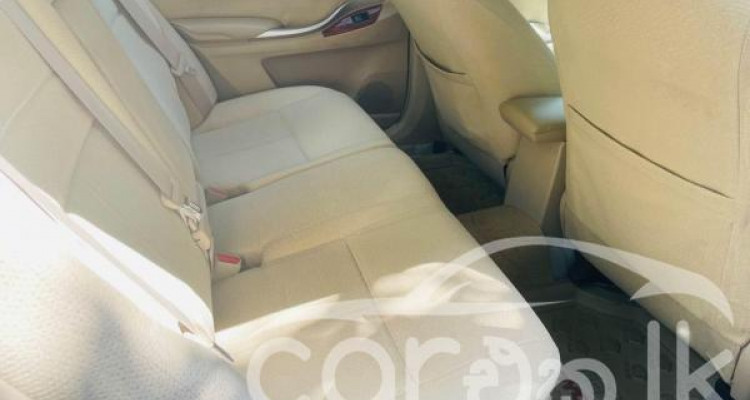 TOYOTA PREMIO 2014