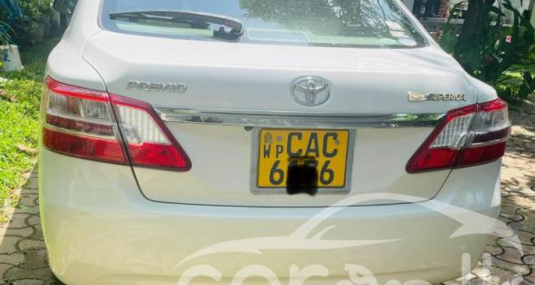 TOYOTA PREMIO 2014