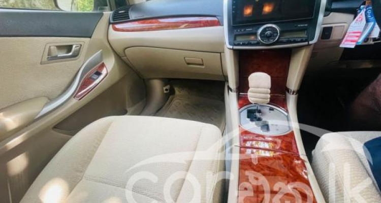 TOYOTA PREMIO 2014