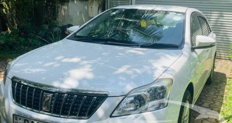 TOYOTA PREMIO 2014