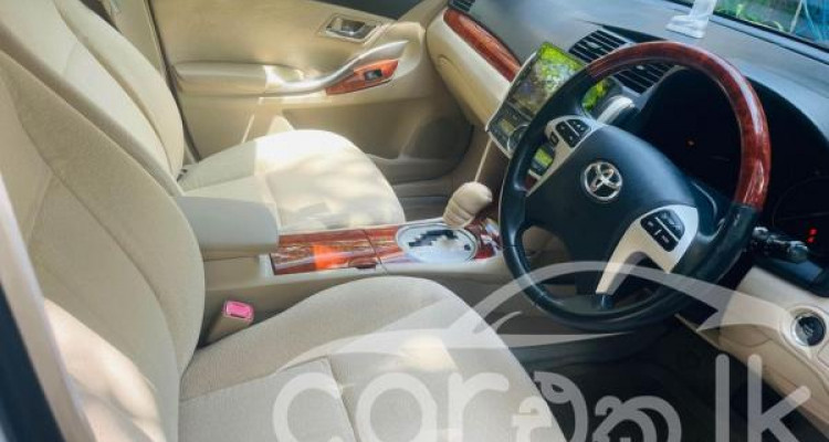 TOYOTA PREMIO 2014