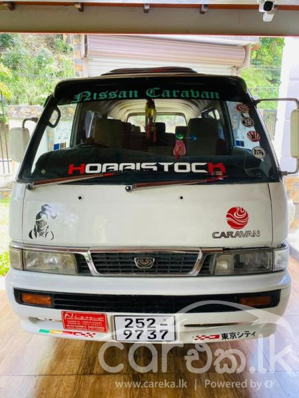 NISSAN CARAVAN 1995