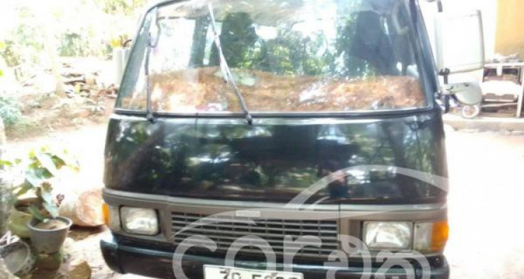 NISSAN CARAVAN 1983