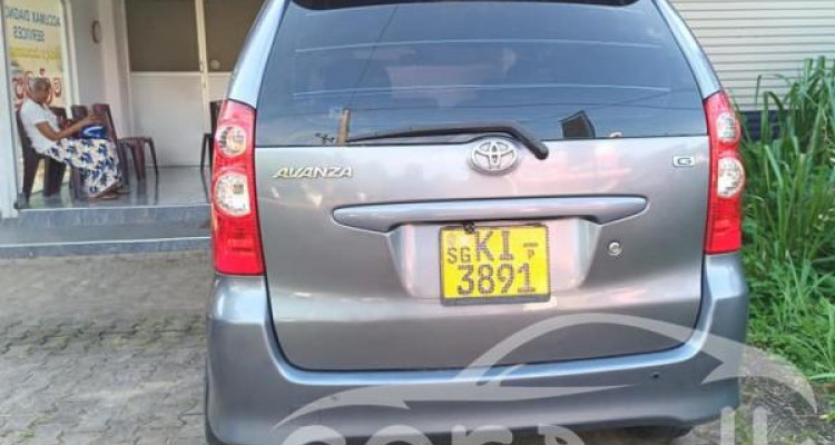 TOYOTA AVANZA 2016