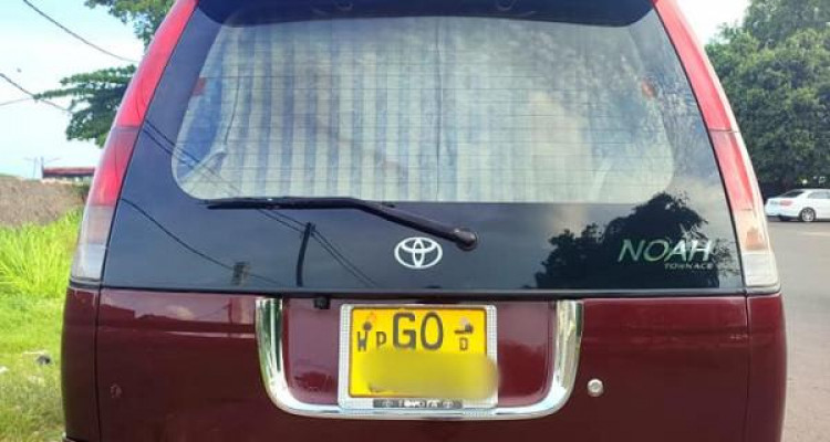 TOYOTA NOAH 1997