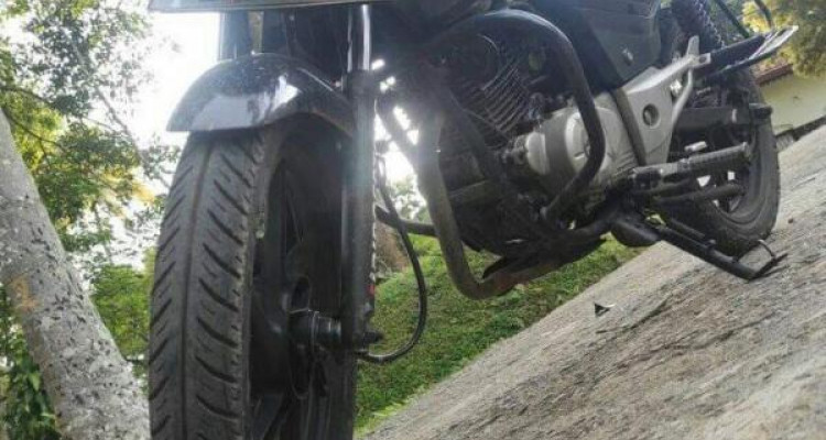 BAJAJ PULSAR 150 2013