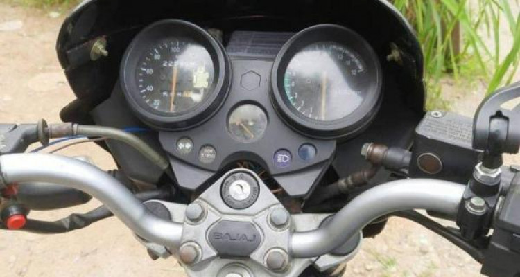 BAJAJ PULSAR 150 2005