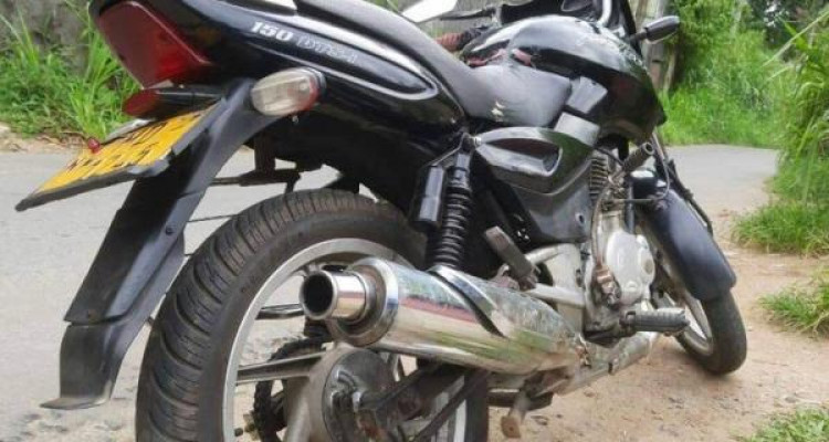 BAJAJ PULSAR 150 2005