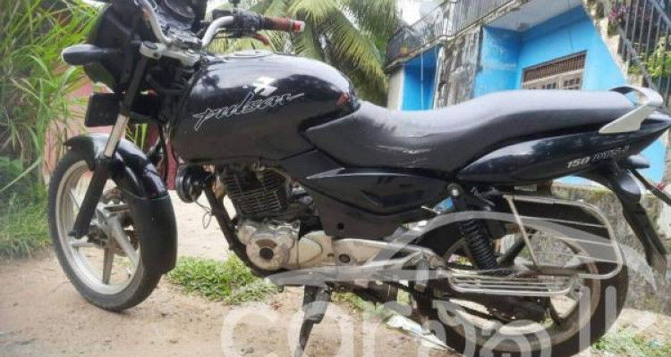 BAJAJ PULSAR 150 2005
