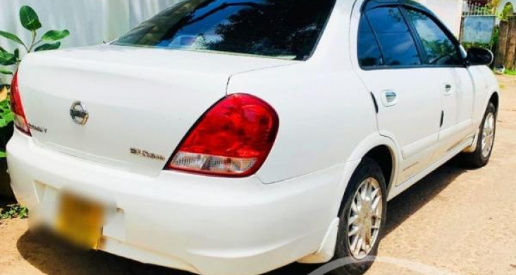 NISSAN SUNNY N17 2010
