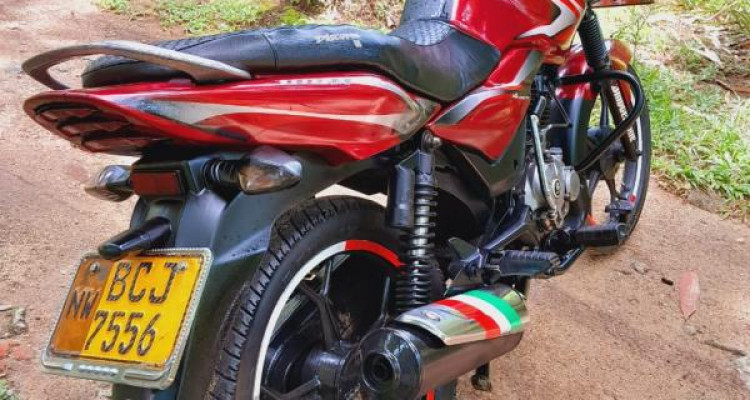 BAJAJ DISCOVER 2015
