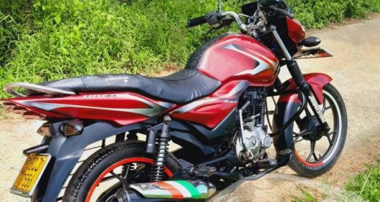 BAJAJ DISCOVER 2015