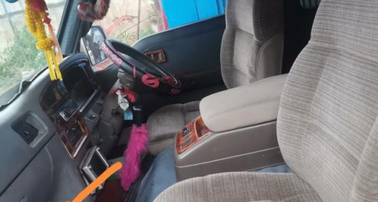 NISSAN CARAVAN 1987