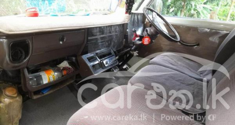 TOYOTA HIACE LH30 1982