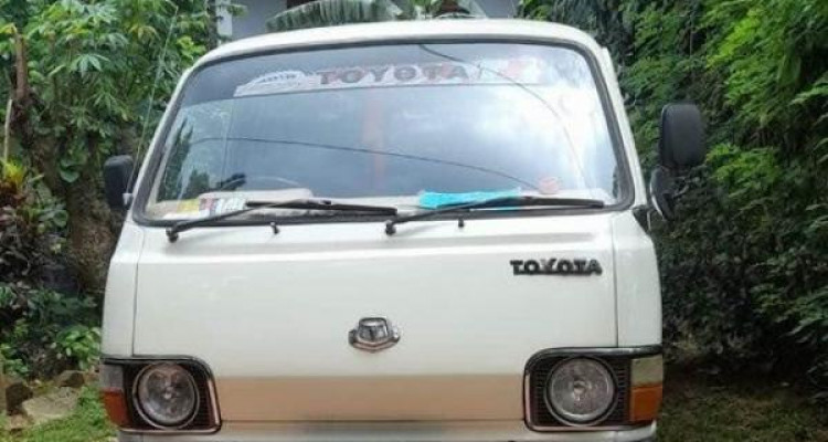 TOYOTA HIACE LH30 1982