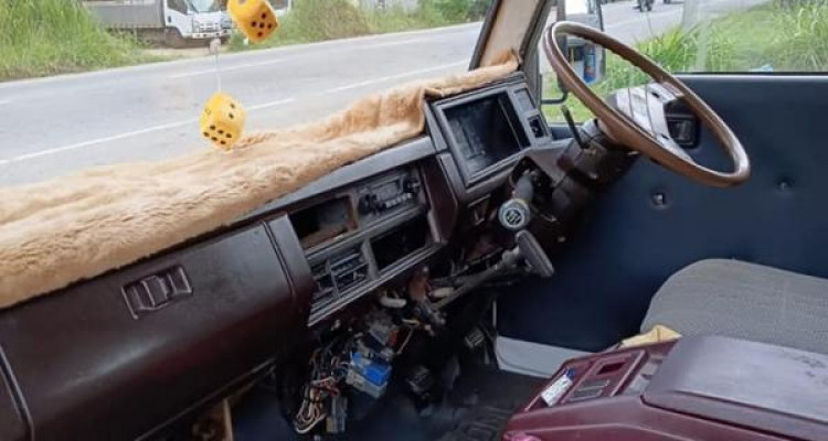 NISSAN CARAVAN 1983