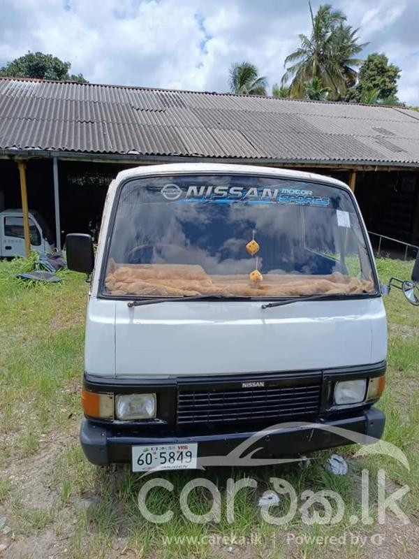 NISSAN CARAVAN 1983