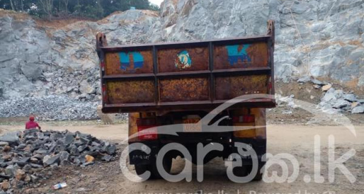 LANKA ASHOK LEYLAND COMET 2005