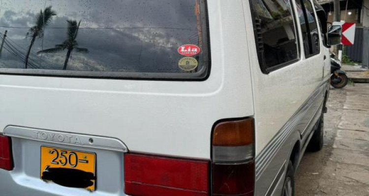 TOYOTA HIACE LH102 1992