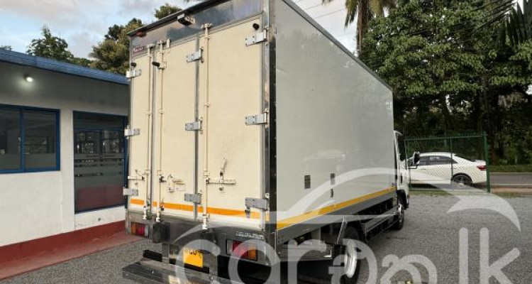 ISUZU ELF FREEZER 2013