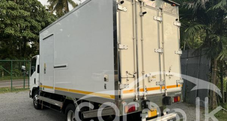 ISUZU ELF FREEZER 2013