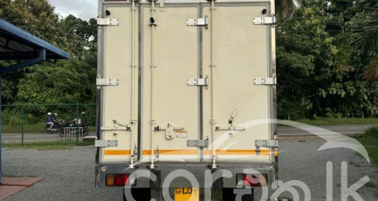 ISUZU ELF FREEZER 2013