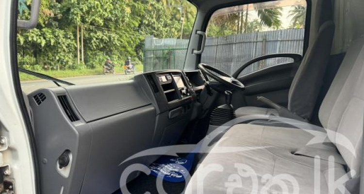 ISUZU ELF FREEZER 2013