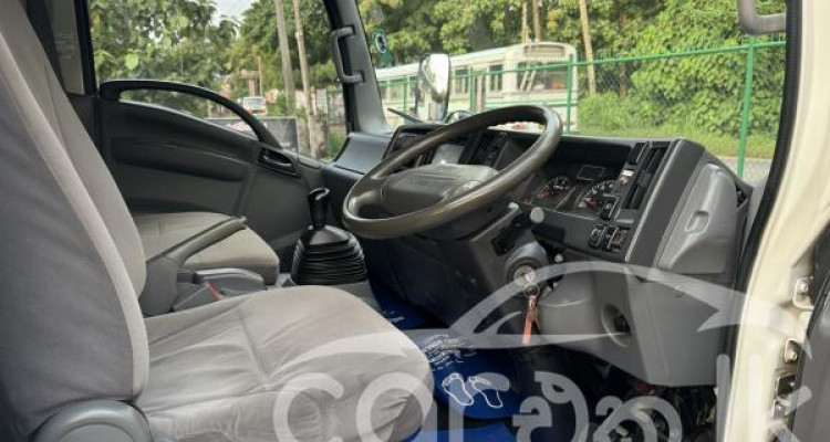 ISUZU ELF FREEZER 2013