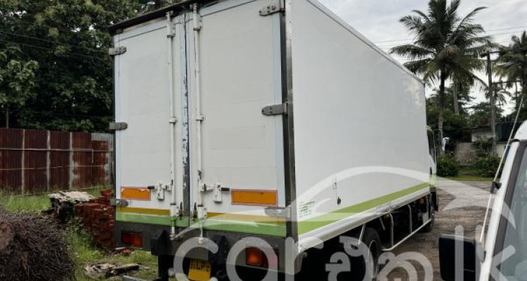 ISUZU ELF FREEZER 2011