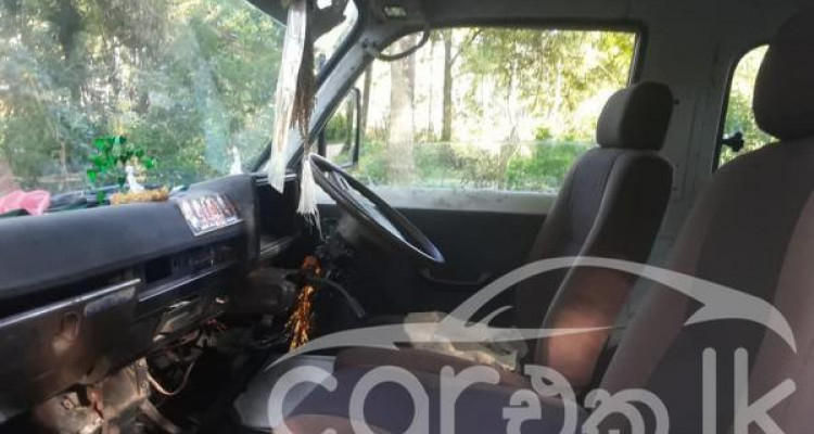 TOYOTA HIACE LH30 1982