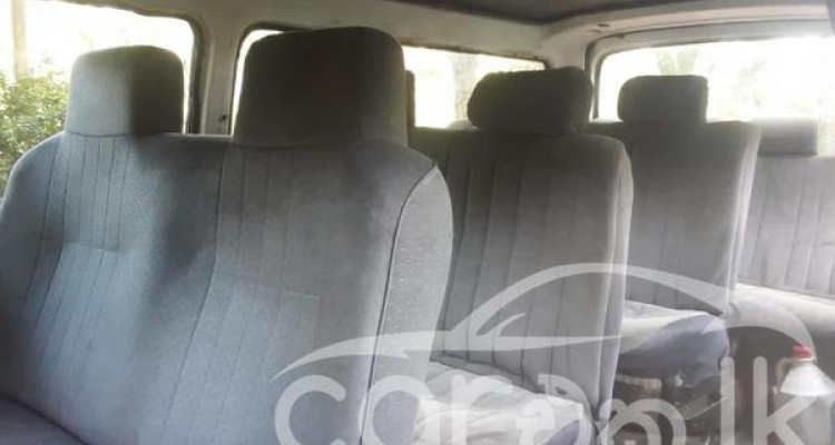 TOYOTA HIACE LH30 1982