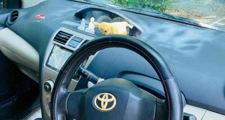 TOYOTA YARIS 2006