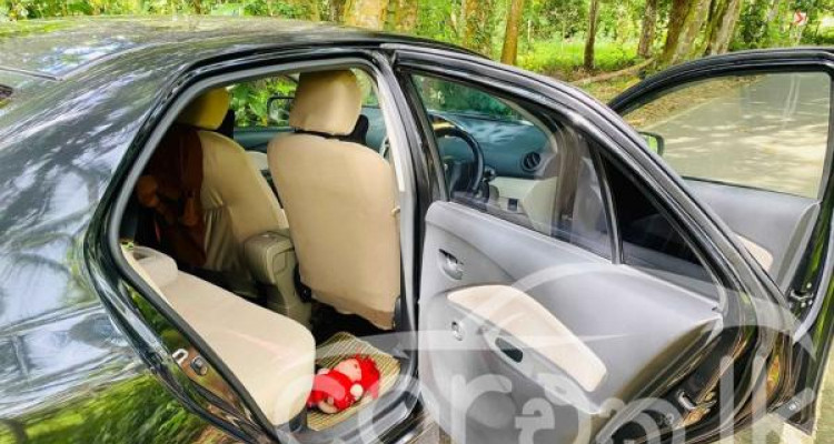 TOYOTA YARIS 2006
