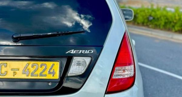 SUZUKI AERIO 2003