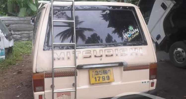 MITSUBISHI DELICA L300 1980