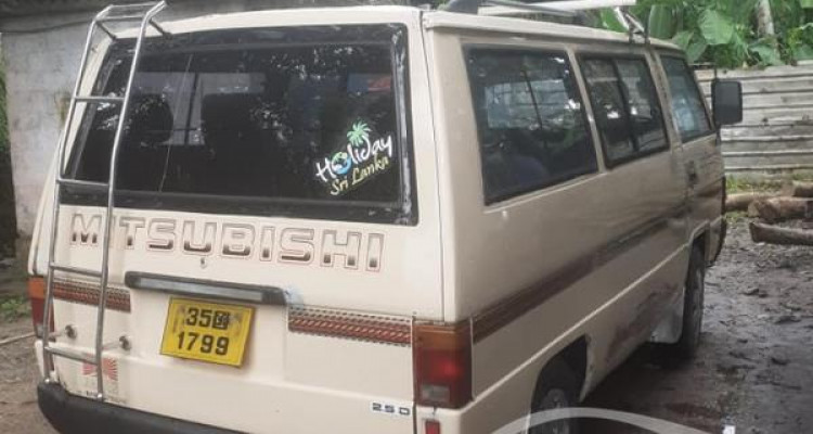 MITSUBISHI DELICA L300 1980