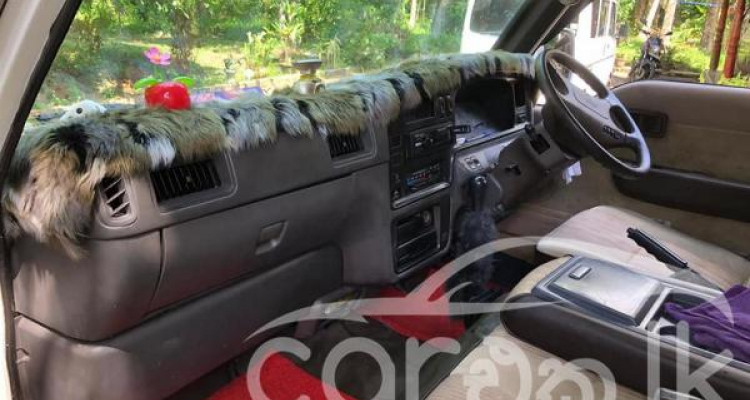 NISSAN CARAVAN 1991