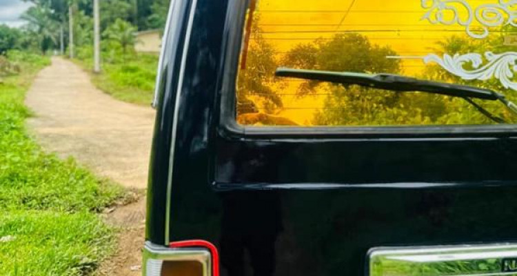 NISSAN CARAVAN 1993