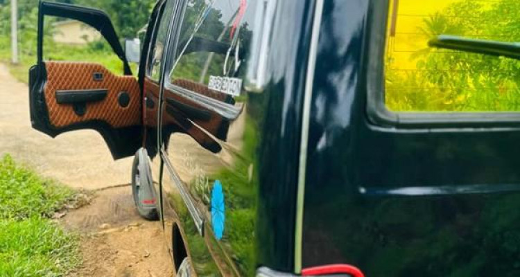 NISSAN CARAVAN 1993