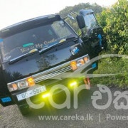 NISSAN CARAVAN 1993