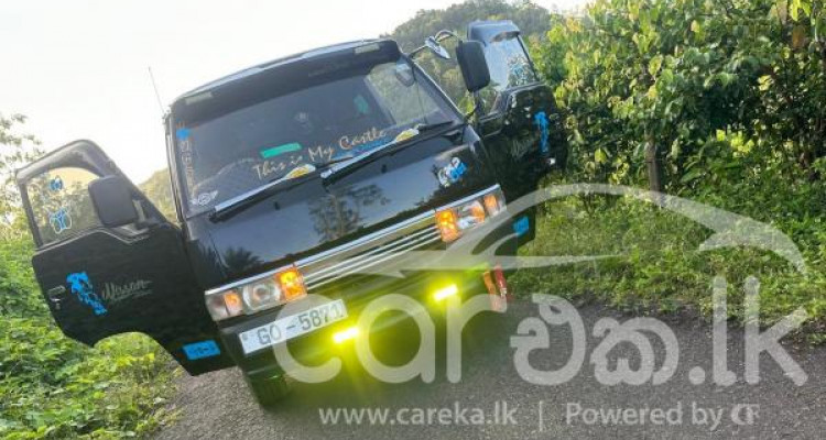 NISSAN CARAVAN 1993