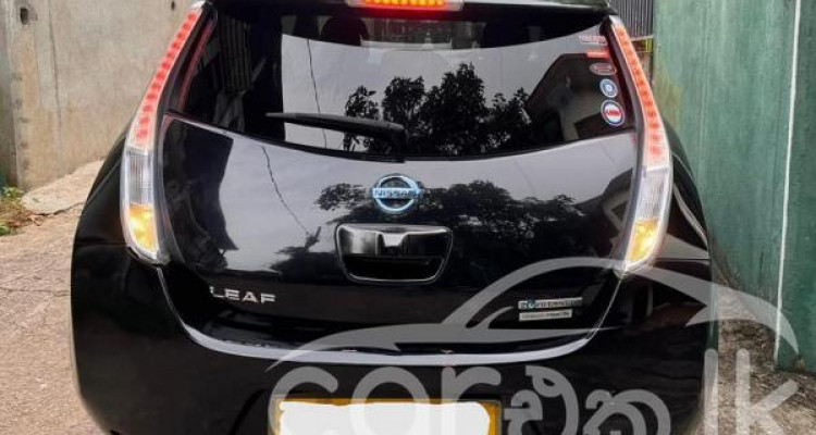NISSAN LEAF AZEO 2013