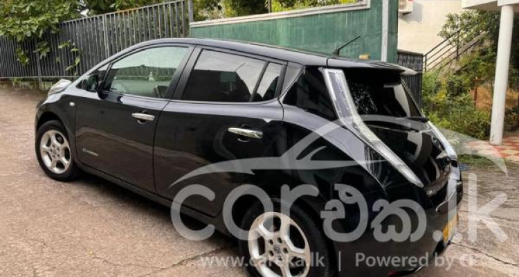 NISSAN LEAF AZEO 2013