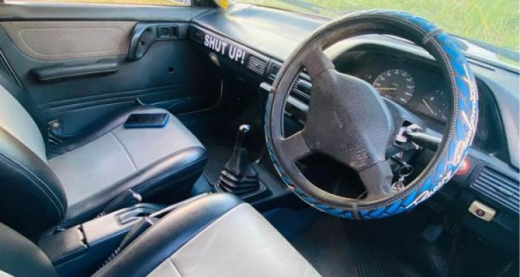 MAZDA FAMILIA 323 1990