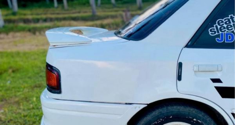 MAZDA FAMILIA 323 1990
