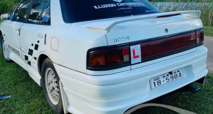 MAZDA FAMILIA 323 1990