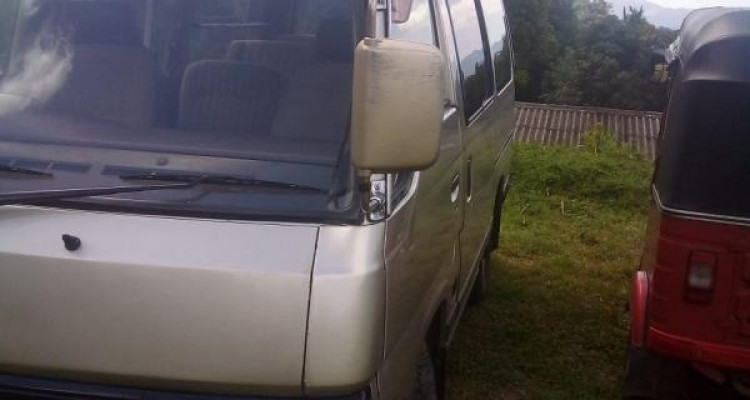 NISSAN CARAVAN 1996